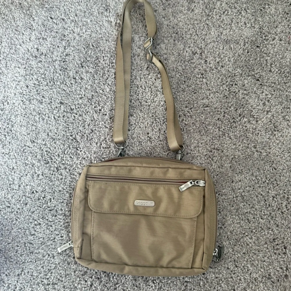Baggallini Beige Crossbody Bag